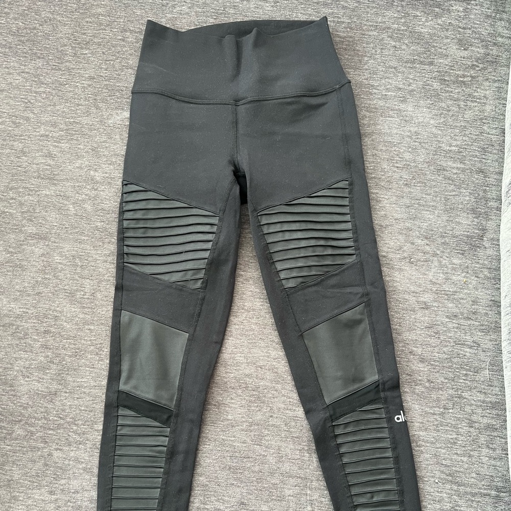 Alo yoga black moto leggings size S